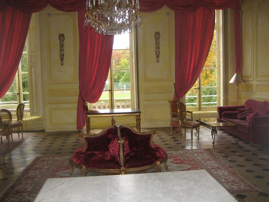 Elegant chateau for sale at 50 minutes from Versailles, 50 mn from